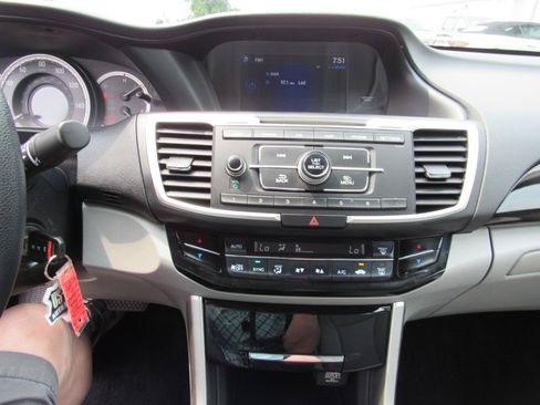 Used 2017 Honda Accord LX image 20