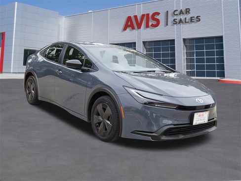 Used 2025 Toyota Prius LE image 9