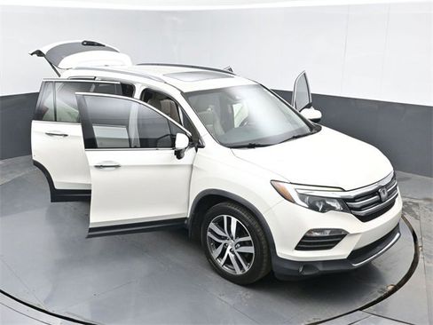Used 2017 Honda Pilot Touring image 52