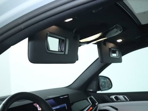 Used 2025 BMW X5 xDrive40i w/ M Sport Package image 20