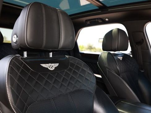 Used 2018 Bentley Bentayga AWD/4WD image 27