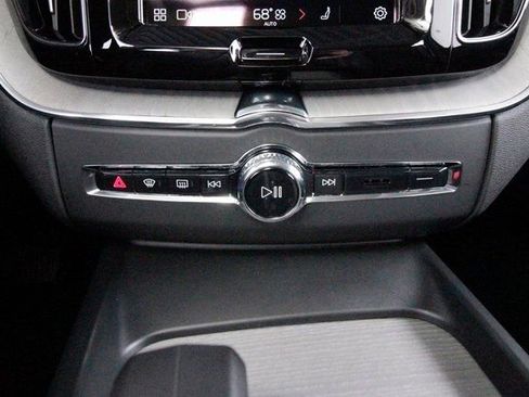 Certified 2025 Volvo XC60 B5 Plus image 8
