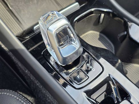 Certified 2024 Volvo XC40 B5 Plus image 28