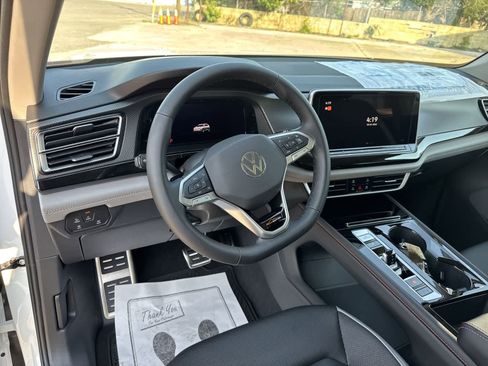 New 2026 Volkswagen Atlas Peak Edition AWD/4WD image 2