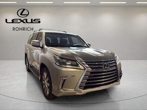 Used 2016 Lexus LX 570 4WD w/ Luxury Package image 4