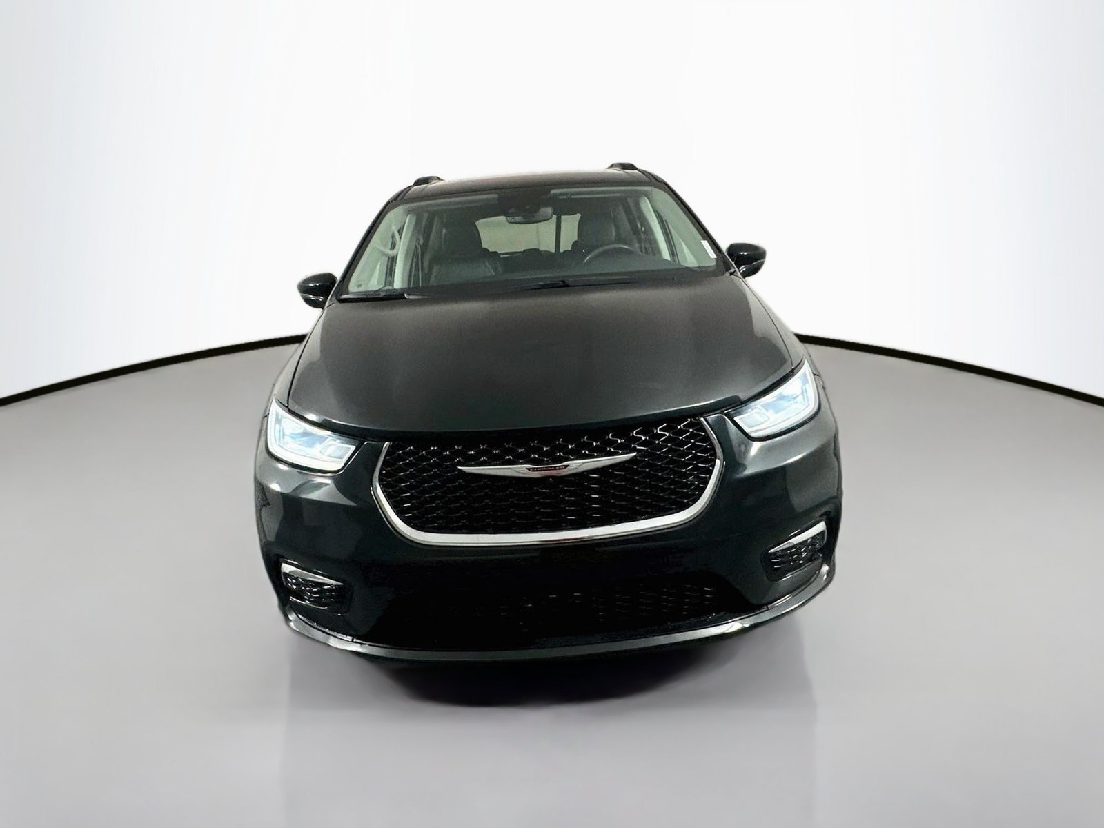 Used 2022 Chrysler Pacifica Touring-L FWD image 2