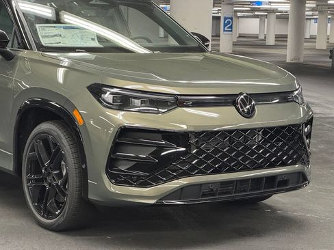 New 2026 Volkswagen Tiguan SE R-Line AWD/4WD image 42