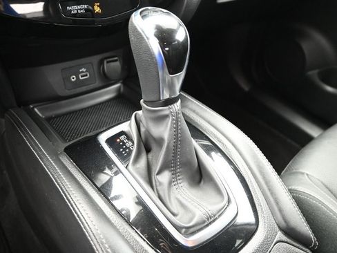Used 2018 Nissan Rogue SL FWD image 22