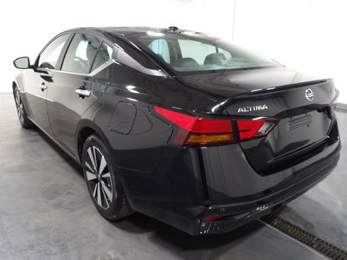 Used 2021 Nissan Altima 2.5 SV FWD image 6