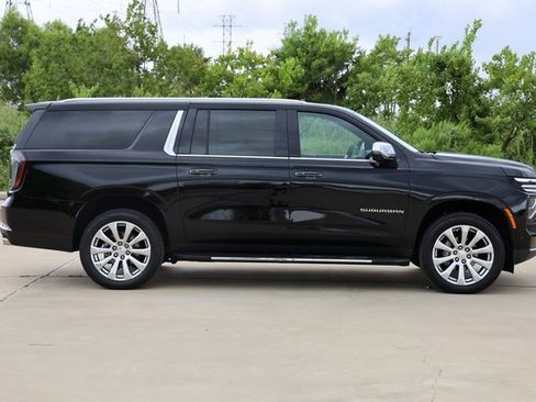 Certified 2025 Chevrolet Suburban Premier image 4