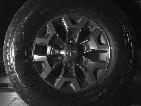 Used 2017 Toyota Tacoma TRD Off-Road w/ Tow Package (A/T) AWD/4WD image 15