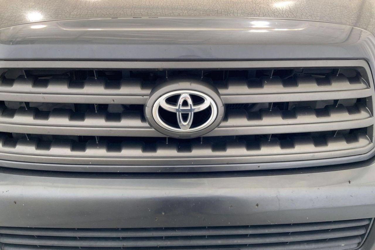 Used 2016 Toyota Sequoia Limited w/ Safety & Convenience Package RWD image 27