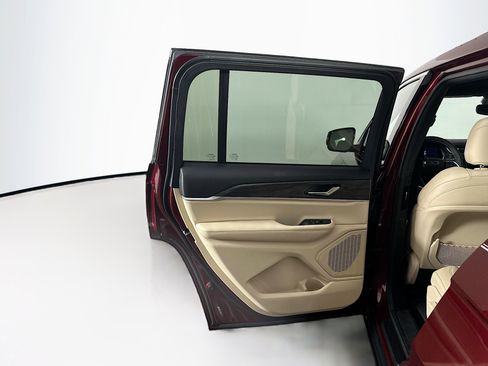 Used 2023 Jeep Grand Cherokee L Limited image 27