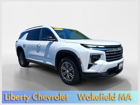 Used 2024 Chevrolet Traverse LT AWD/4WD image 1