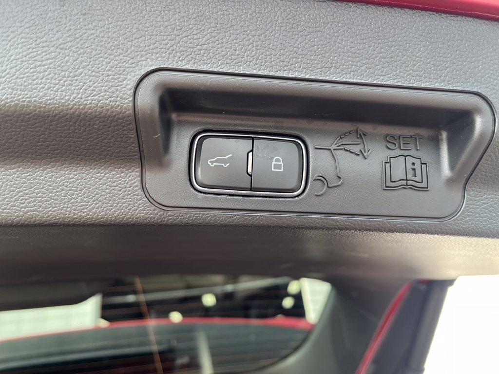 Used 2024 Ford Explorer XLT w/ Equipment Group 202A AWD/4WD image 39