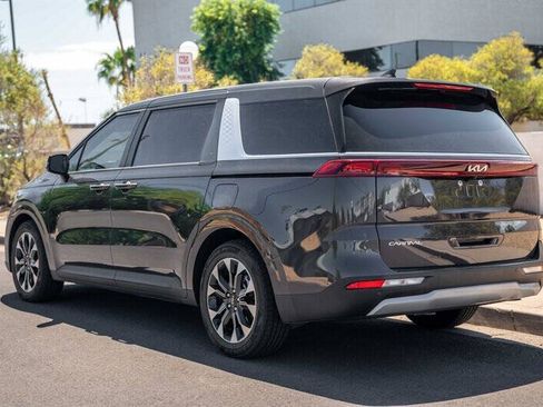 Used 2024 Kia Carnival EX FWD image 3