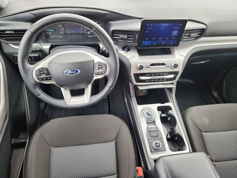 Used 2024 Ford Explorer XLT AWD/4WD image 11