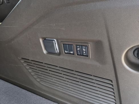 Certified 2024 GMC Yukon XL Denali AWD/4WD image 11