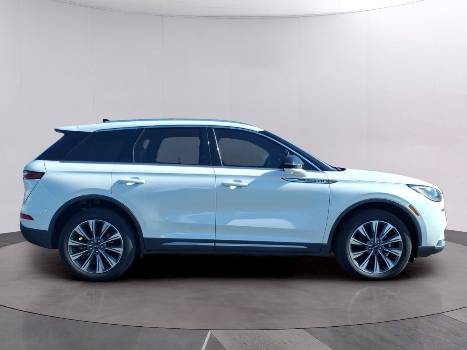 Used 2022 Lincoln Corsair Reserve w/ Elements Package FWD image 6
