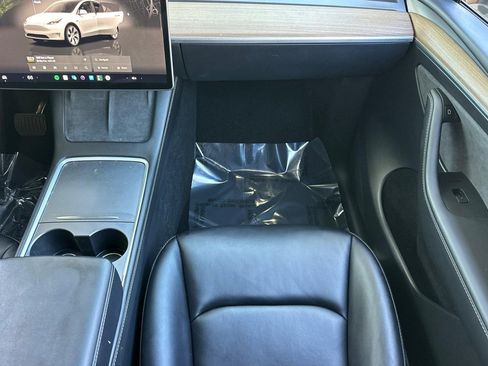 Used 2023 Tesla Model Y Long Range AWD/4WD image 29