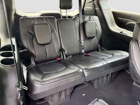 Used 2025 Chrysler Pacifica Select FWD image 27
