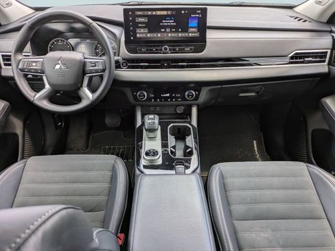 Used 2025 Mitsubishi Outlander SE FWD image 17