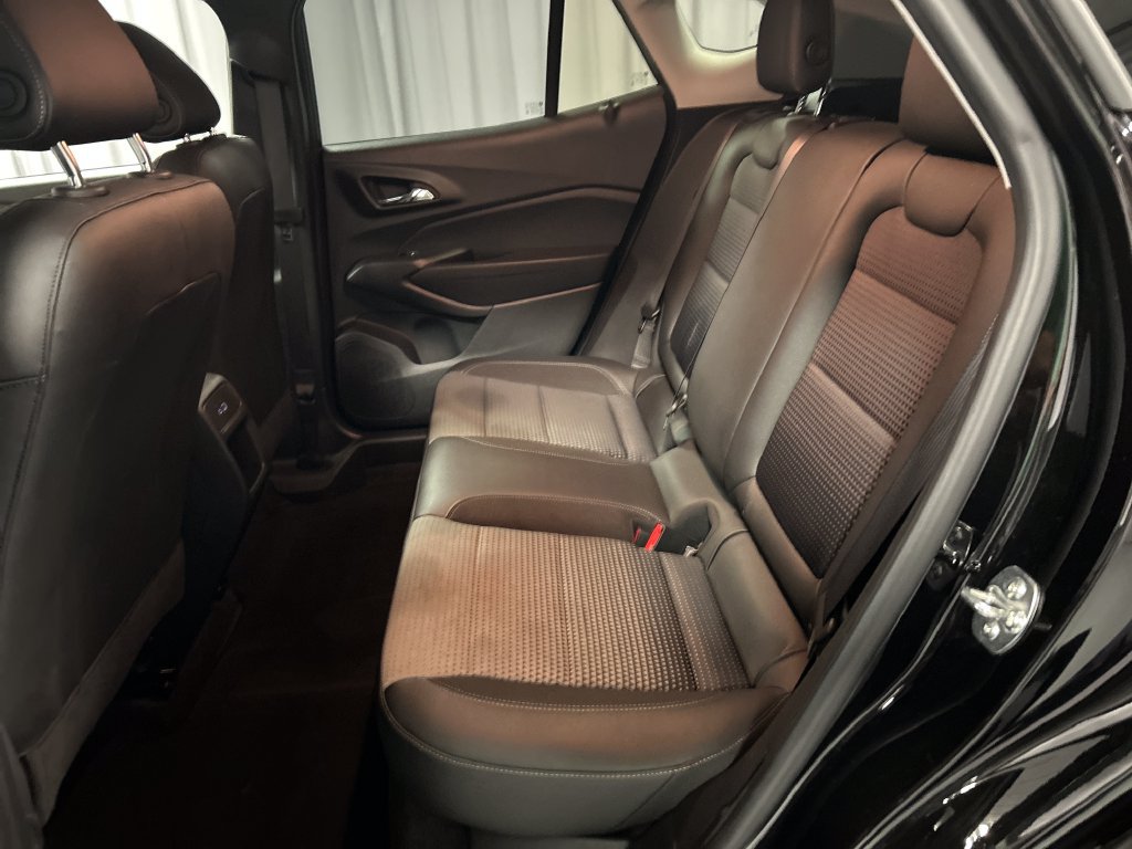 Used 2025 Chevrolet Trax LT FWD image 21