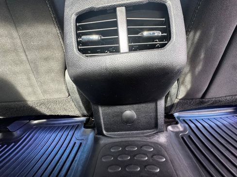 Used 2019 Ford Fusion SE FWD image 18