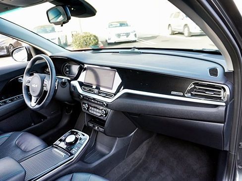 Used 2022 Kia Niro EX Premium image 11