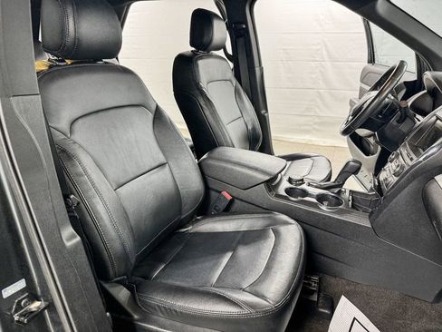 Used 2016 Ford Explorer XLT w/ Equipment Group 202A image 13