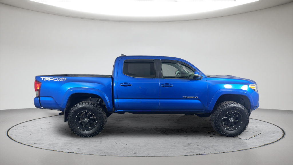 Used 2016 Toyota Tacoma TRD Sport w/ Towing Package AWD/4WD image 4