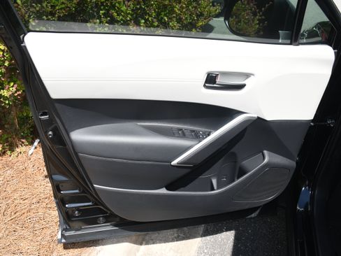 Used 2026 Toyota Corolla Cross L FWD image 9