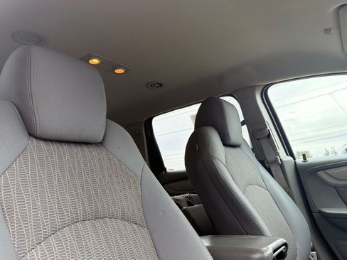 Used 2015 Chevrolet Traverse LS FWD image 19