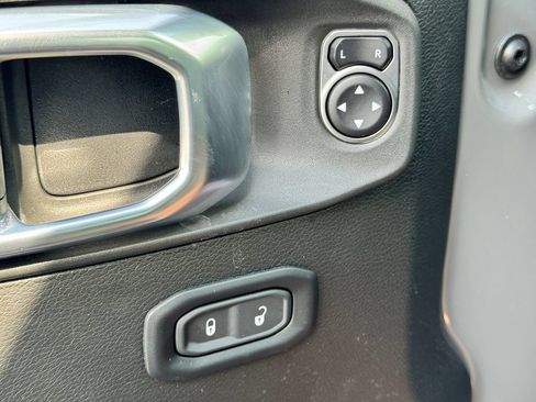Used 2023 Jeep Wrangler Unlimited Sport AWD/4WD image 28