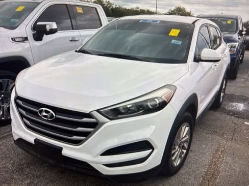 Used 2017 Hyundai Tucson SE image 1