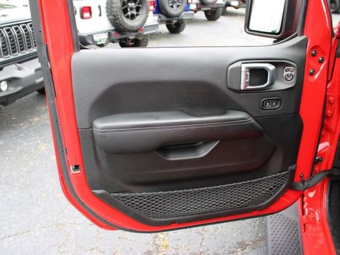 Used 2022 Jeep Wrangler Unlimited Sahara AWD/4WD image 10