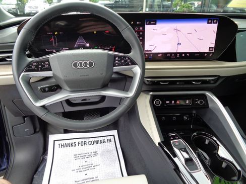 Used 2025 Audi Q5 Premium Plus AWD/4WD image 11