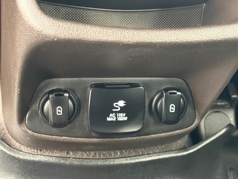 Used 2020 Hyundai Santa Fe Limited FWD image 14