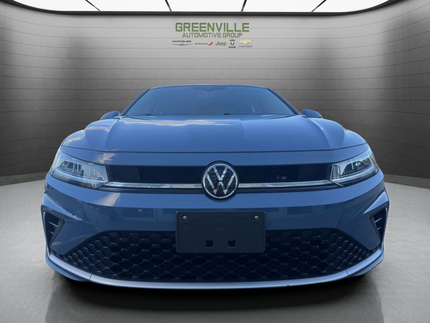 Used 2025 Volkswagen Jetta SE FWD image 9