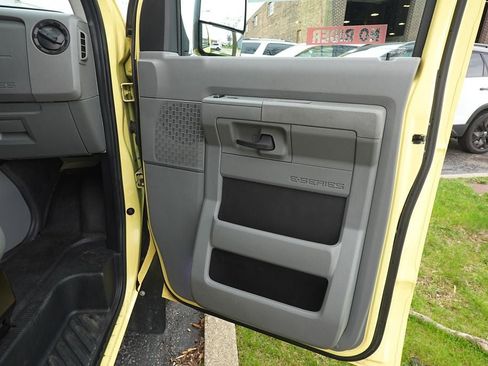 Used 2021 Ford E-450 and Econoline 450 Super Duty RWD image 21