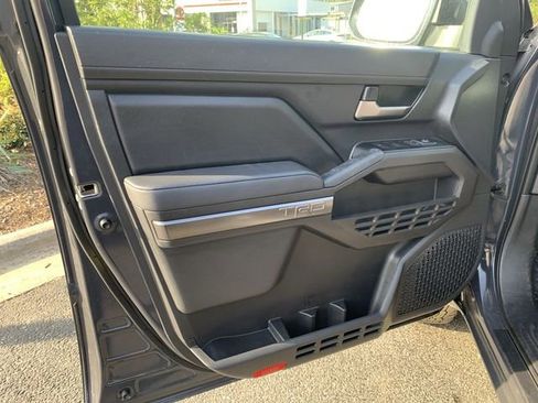 Used 2025 Toyota Tacoma TRD Off-Road image 17