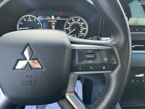 Used 2022 Mitsubishi Outlander SE image 30