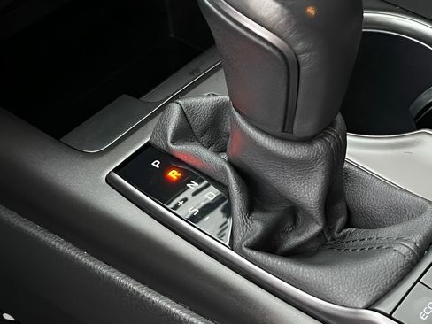 Used 2024 Toyota Camry SE image 30