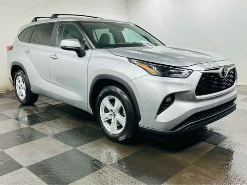Certified 2023 Toyota Highlander LE image 3