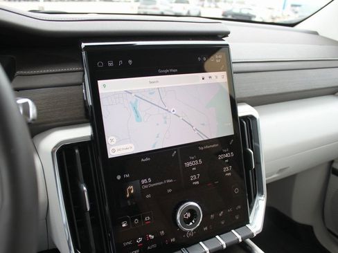 Used 2024 GMC Acadia Denali w/ Super Cruise Package image 17