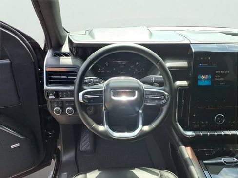 Used 2025 GMC Yukon XL Denali AWD/4WD image 14