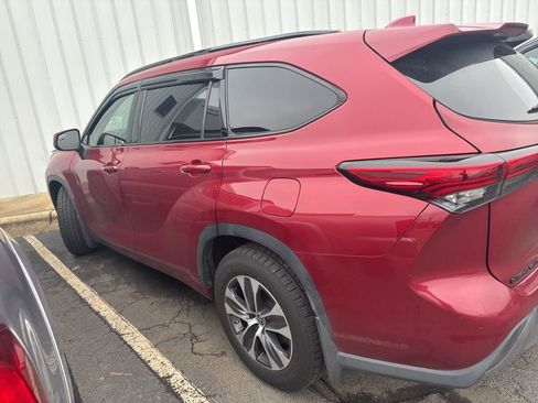 Used 2021 Toyota Highlander XLE image 5