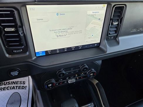 New 2025 Ford Bronco Badlands image 9