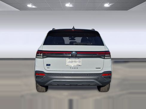 New 2026 Volkswagen Taos SE image 9