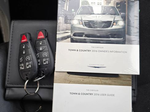 Used 2016 Chrysler Town & Country Limited FWD image 54